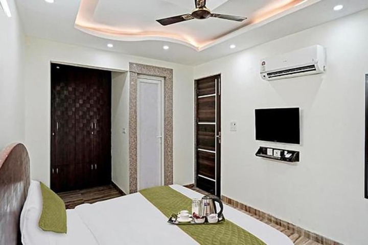 Room 13 of 24