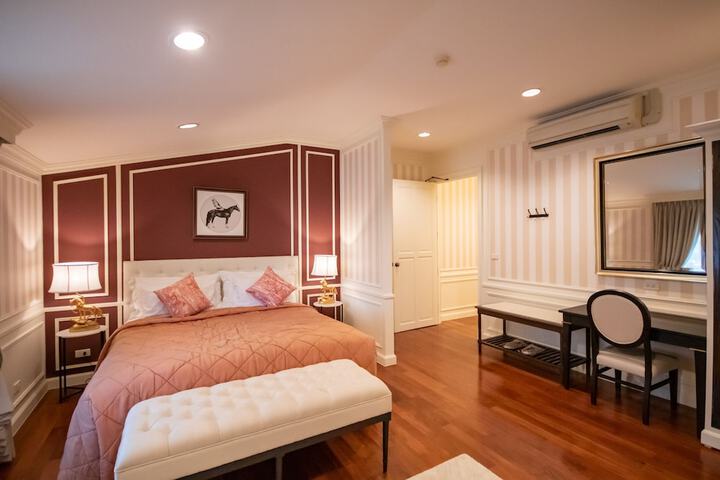 Room 42 of 228