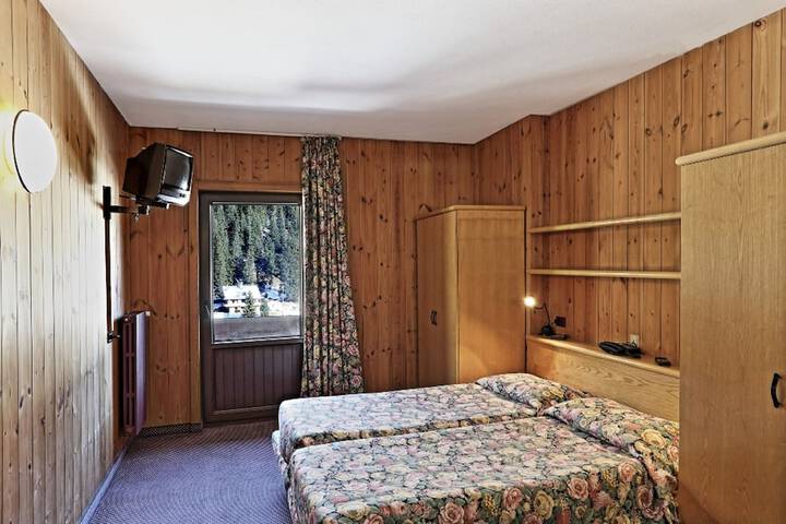 Room 8 of 52