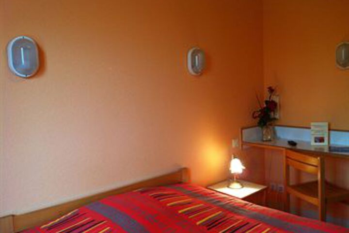 Room 10 of 18