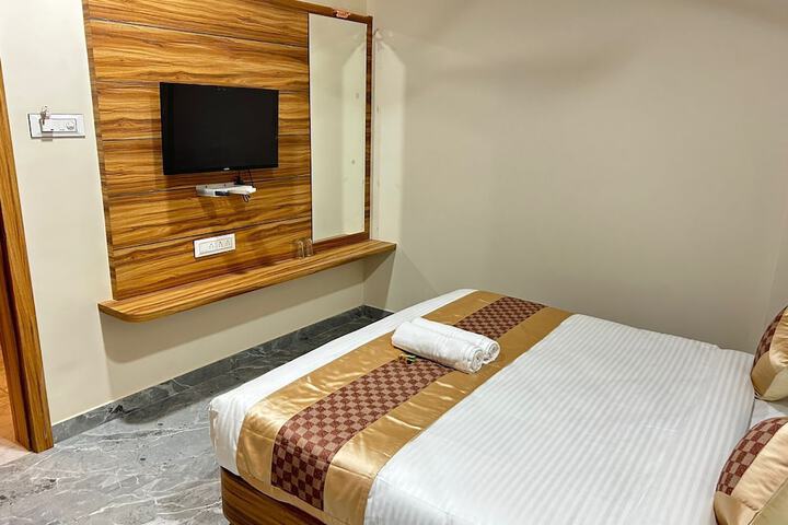 Room 5 of 7