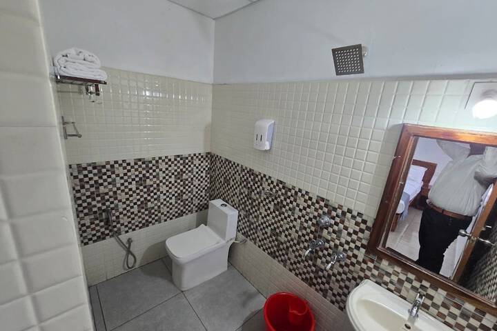 Room 14 of 18