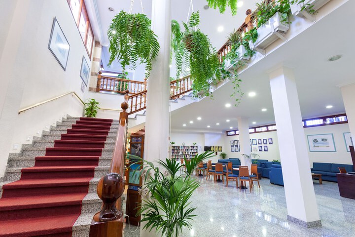 Entrance & Lobby