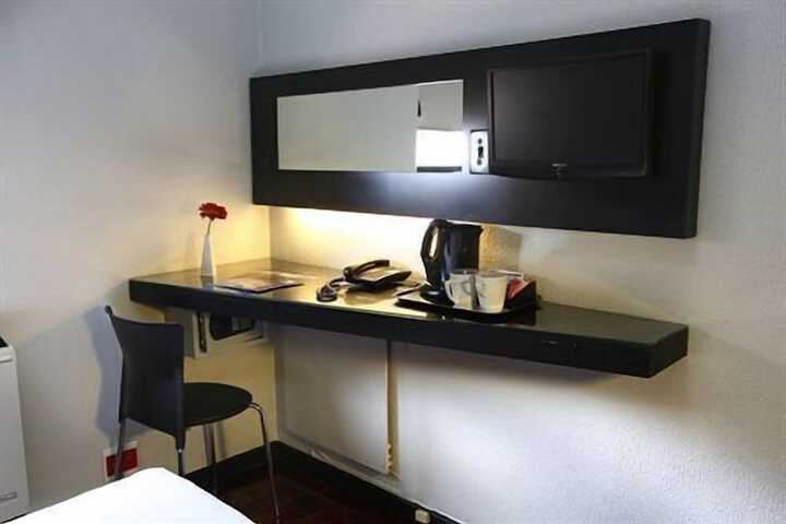 Room 12 of 32