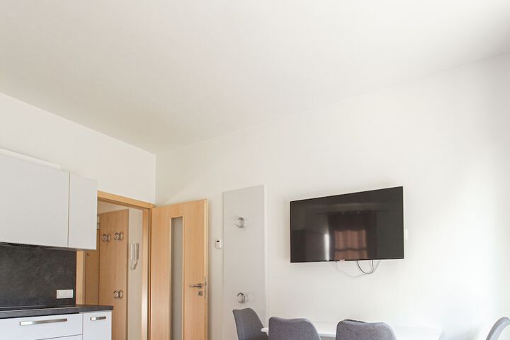 Room 30 of 194