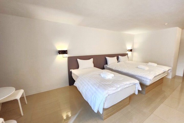 Room 14 of 78