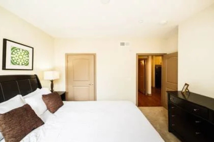 Room 9 of 12