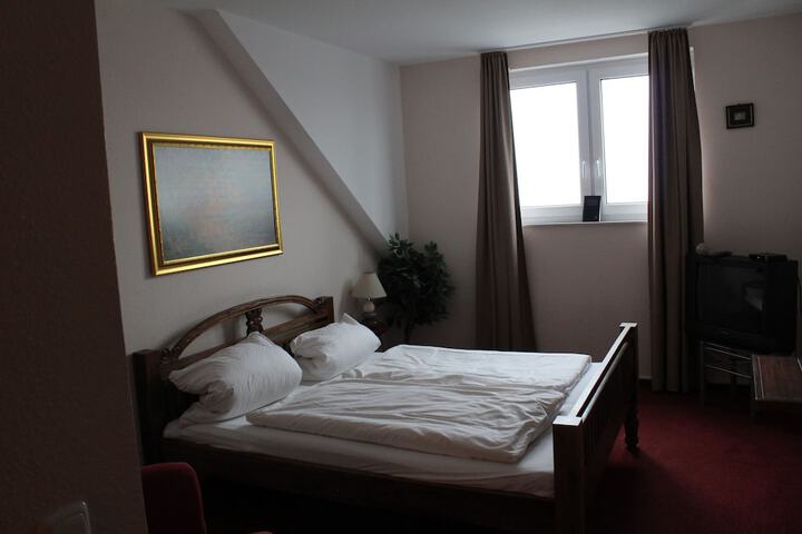 Room 12 of 68