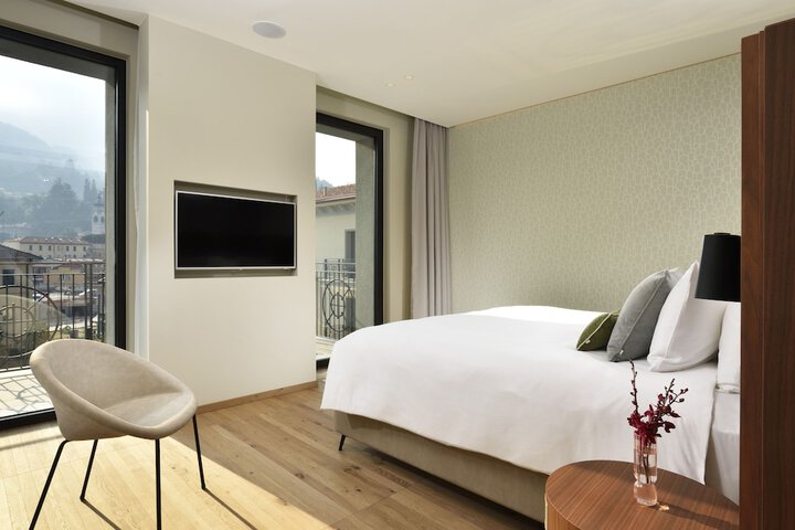 Room 12 of 127