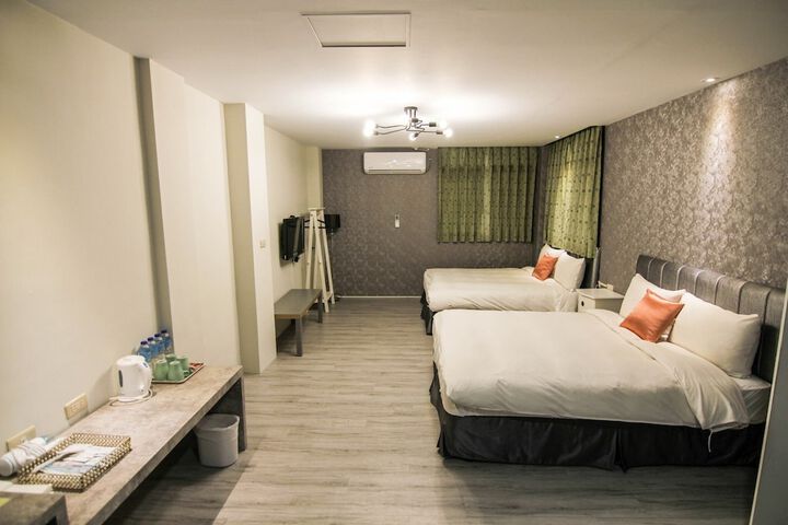 Room 18 of 48
