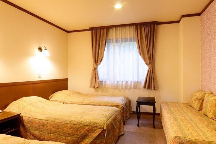 Room 7 of 40