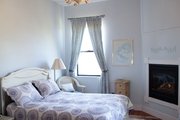 Room 25 of 74
