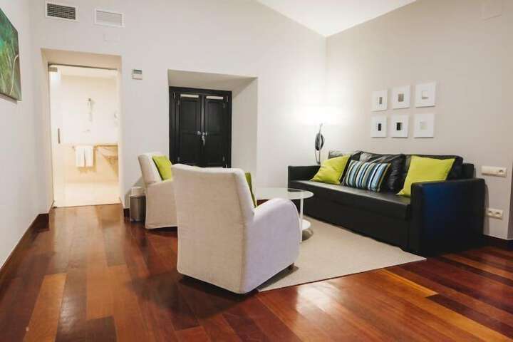 Room 42 of 75