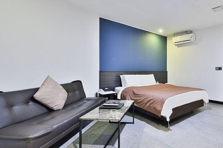 Room 9 of 19