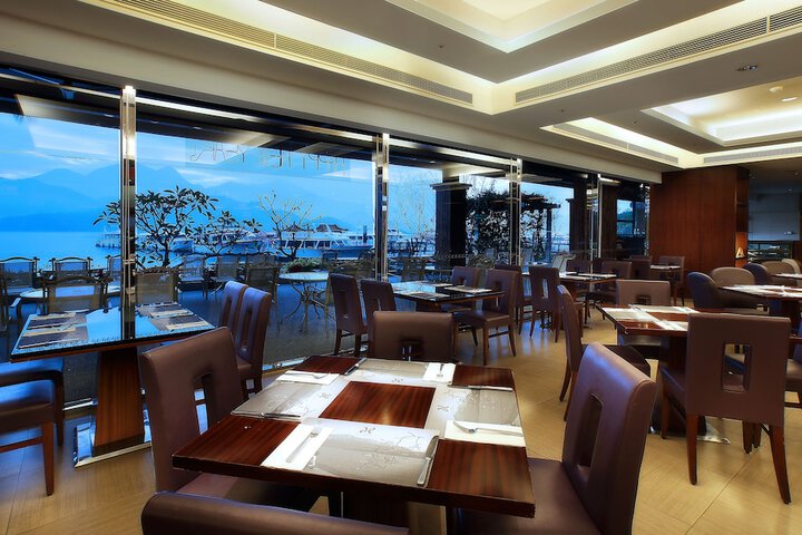Dining 53 of 71