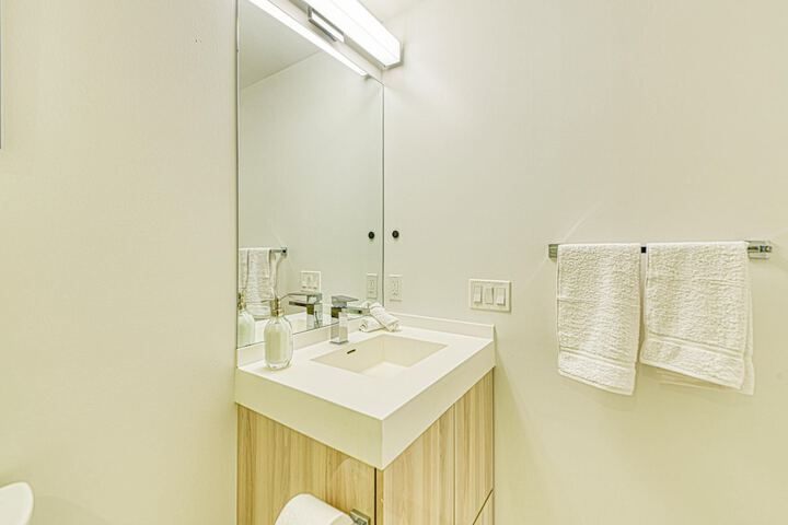 Room 5 of 6