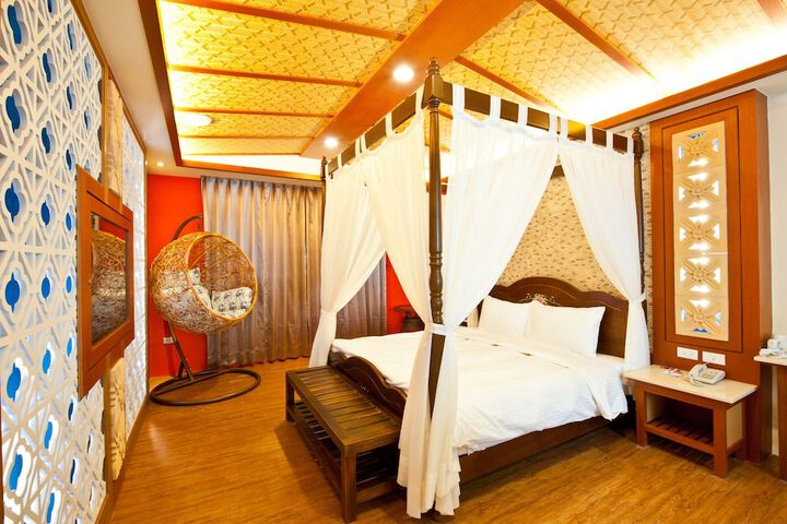 Room 2 of 12