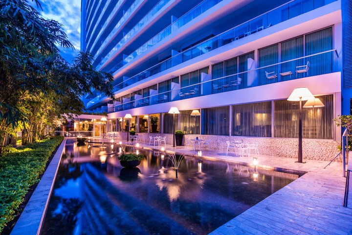 Hotel Pool