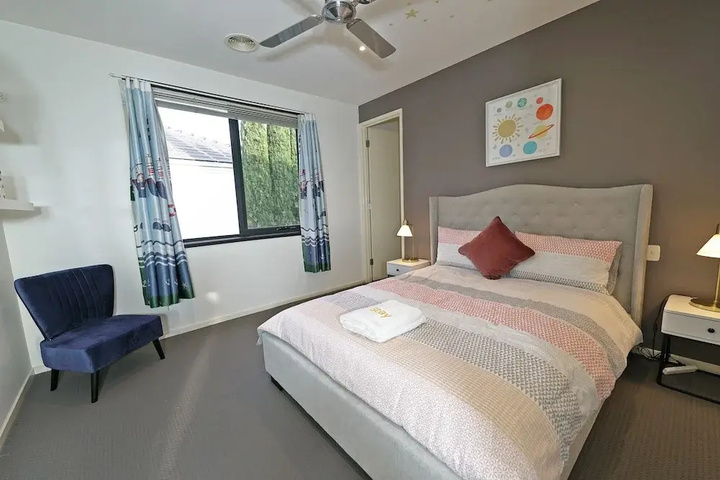 Room 2 of 6