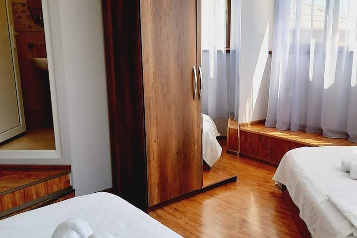 Room 9 of 18
