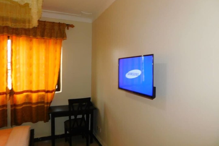 Room 12 of 23