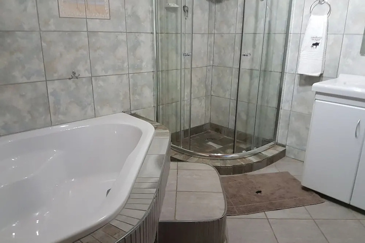 Room 4 of 9