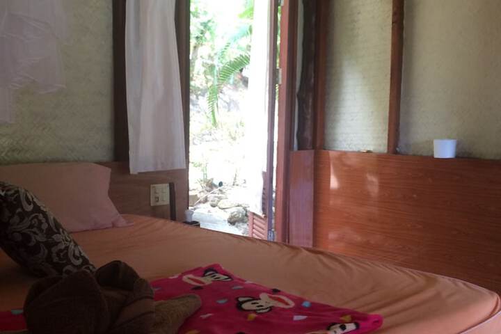 Room 8 of 87