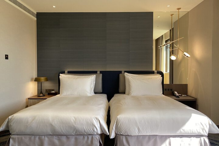 Room 25 of 76