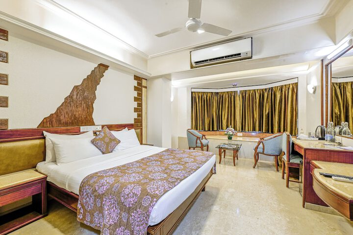 Room 4 of 18