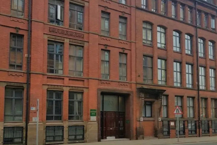 Bright Spacious 2BR Central Manchester Flat for 4