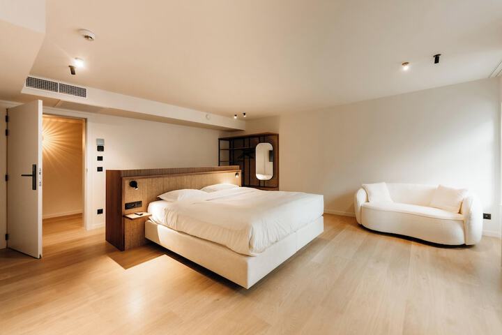 Room 26 of 96