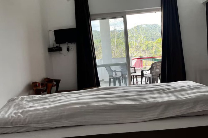 Room 12 of 17