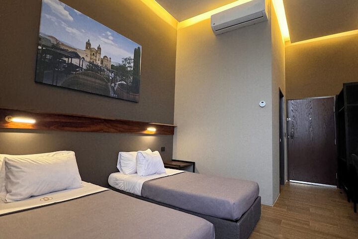 Room 5 of 23