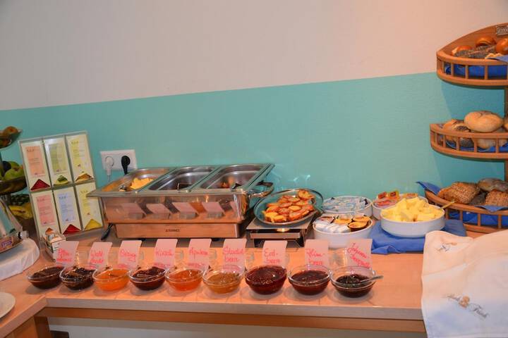 Dining 12 of 16