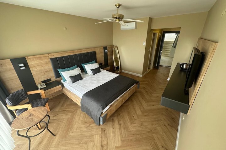 Room 16 of 48