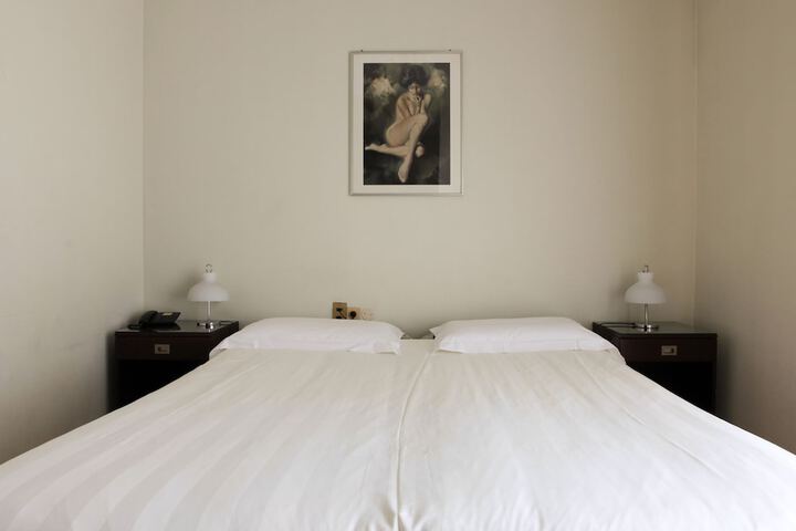 Room 14 of 106