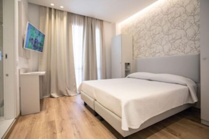 Room 12 of 28