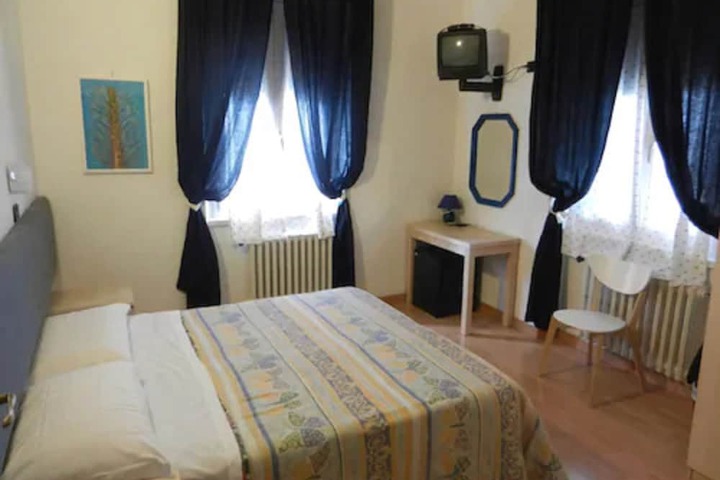Room 13 of 31