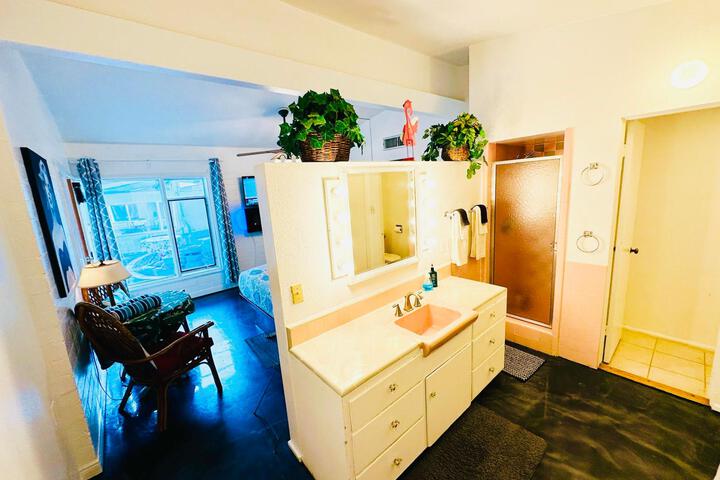 Studio King Bed Patio Kitchenette (27 of 51)