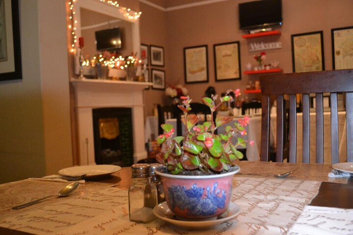 Dining 20 of 49