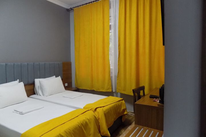 Room 9 of 37