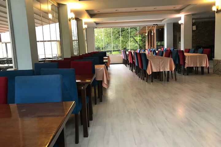 Dining 54 of 66