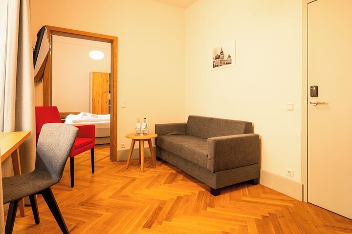 Room 5 of 25