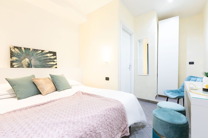 Room 3 of 27