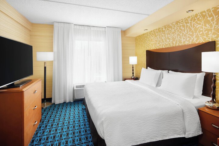 1 King Bed (4 of 13)