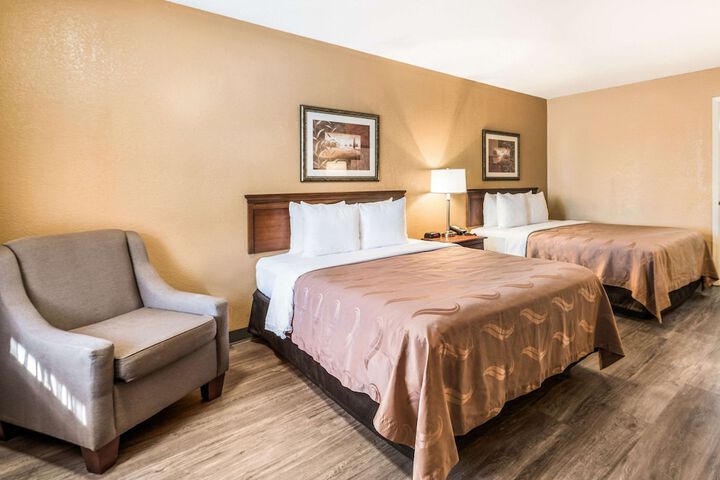 2 Queen Beds (8 of 13)