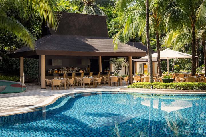 Hotel with Pool