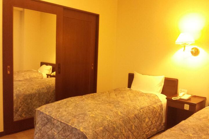 Room 10 of 84