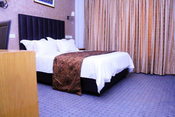Room 10 of 31
