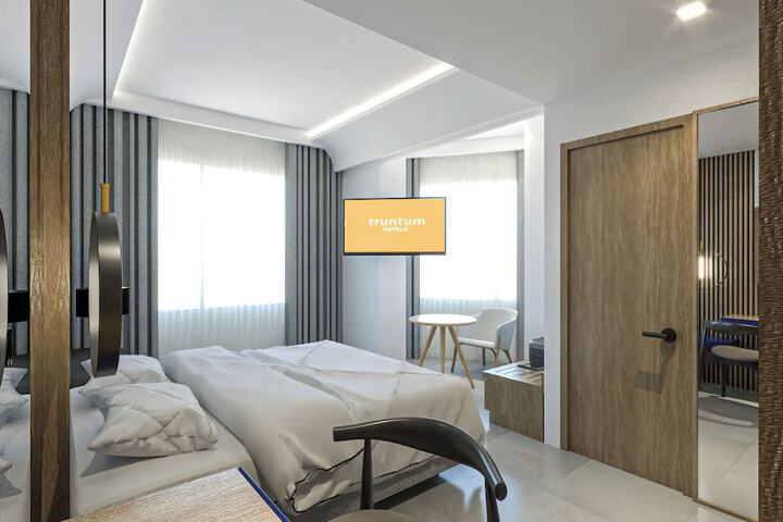 Room 4 of 50